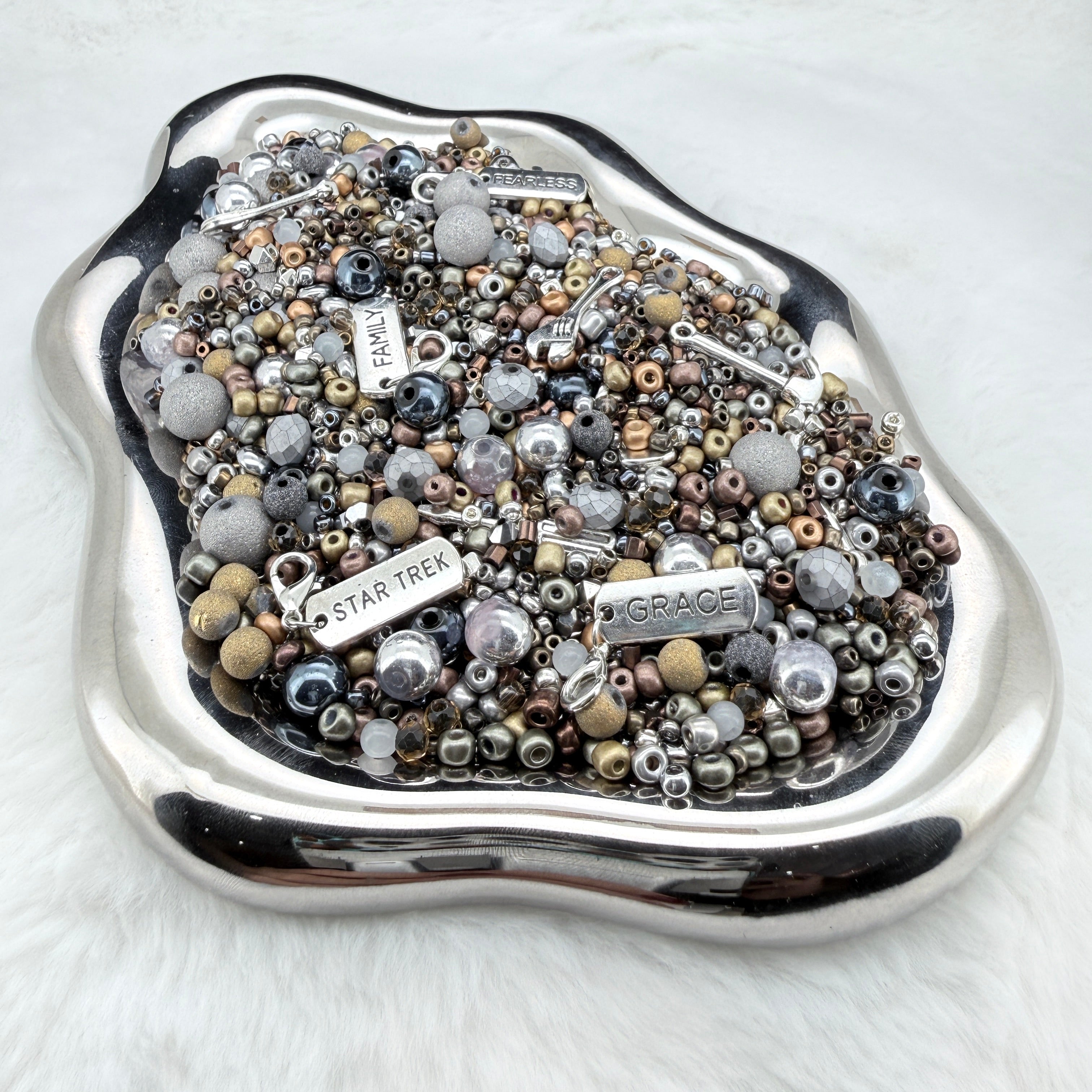 【New-Letter W】【For Bracelets/Necklace/Key Chain】- Feb.12 W Mix