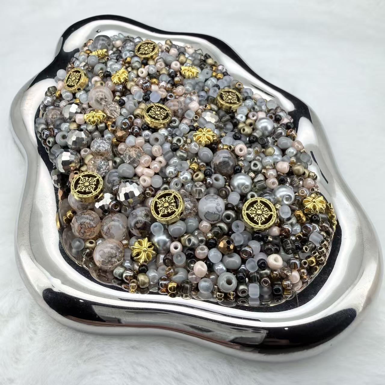 【Letter W】【For Bracelets/Necklace/Key Chain】- Apr.8 W Mix